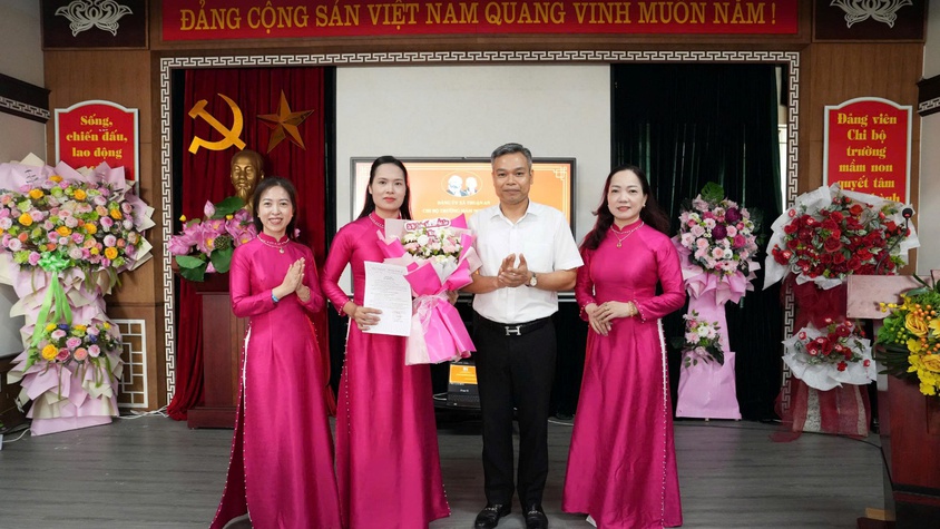 Đảng bộ xã Thuận An kết nạp 01 đảng viên mới