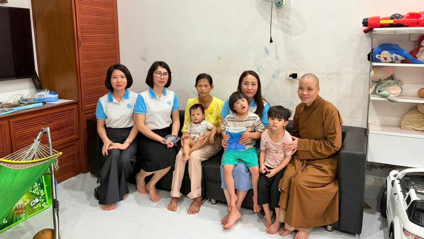 Hội LHPN xã Thiên Lộc trao 60 suất quà cho trẻ em có hoàn cảnh khó khăn