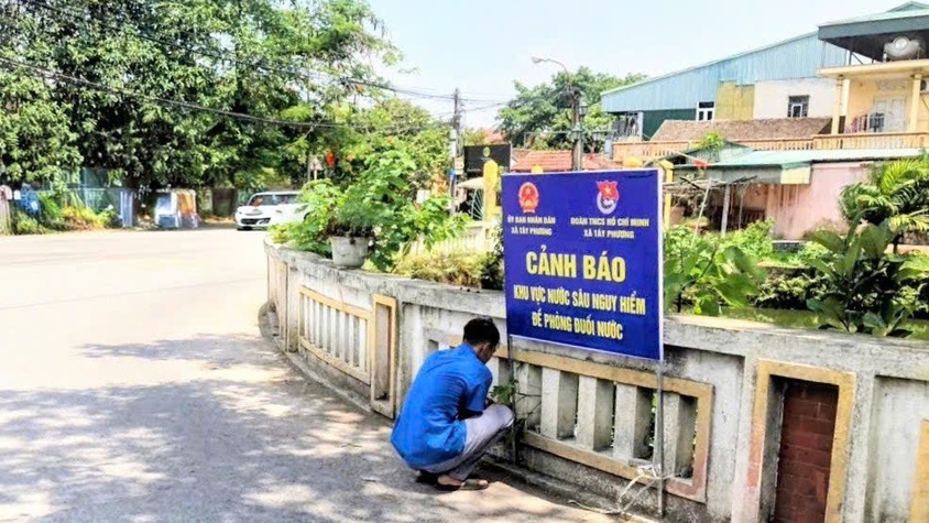 XÃ TÂY PHƯƠNG GẮN BIỂN CẢNH BÁO PHÒNG, CHỐNG ĐUỐI NƯỚC TẠI CÁC AO, HỒ TRÊN ĐỊA BÀN