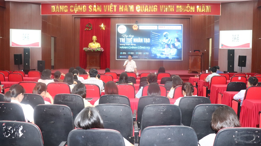 Xã Phú Xuyên tập huấn nâng cao năng lực, kỹ năng số và ứng dụng trí tuệ nhân tạo trong thực thi công vụ