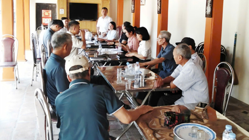 Lãnh đạo Trung tâm Dịch vụ tổng hợp xã Hát Môn làm việc về công tác tiếp nhận, quản lý Di tích Quốc gia Đặc biệt Đình Hạ Hiệp và Quán Hạ