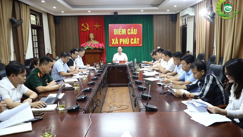 UBND xã Phú Cát tổ chức hội nghị xem xét các báo cáo, tờ trình trình kỳ họp thứ Ba HĐND xã khóa XXI