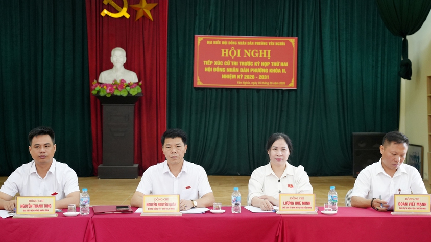 Đồng chí Bí thư Đảng ủy, Chủ tịch HĐND phường và các thành viên tổ đại biểu số 7 HĐND phường Yên Nghĩa tiếp xúc cử tri trước kỳ họp thứ Hai, HĐND phường Khóa II, nhiệm kỳ 2026 - 2031