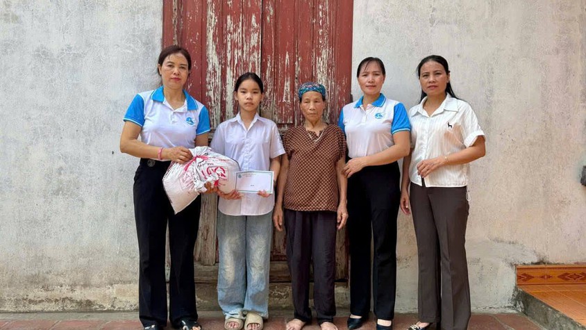 HỘI LHPN XÃ CỔ ĐÔ TIẾP TỤC TRIỂN KHAI CHƯƠNG TRÌNH “MẸ ĐỠ ĐẦU” ĐỒNG HÀNH CÙNG TRẺ MỒ CÔI CÓ HOÀN CẢNH KHÓ KHĂN