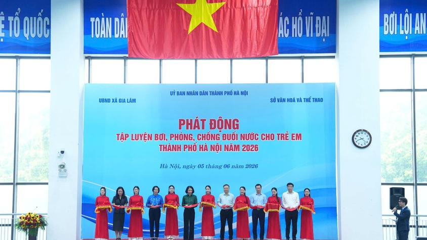 Hà Nội phát động toàn dân tập luyện môn bơi, phòng chống đuối nước cho trẻ em năm 2026 và khai trương bể bơi Cổ Bi