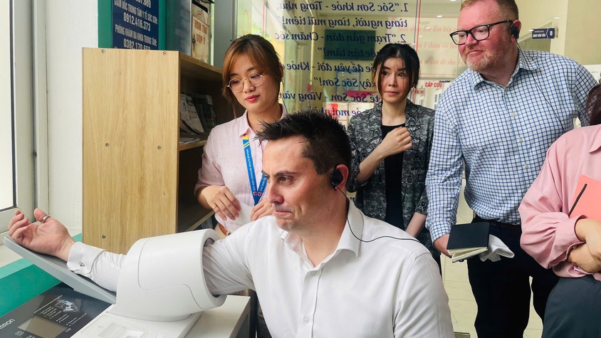 ĐOÀN CÔNG TÁC HỘI TIN HỌC Y TẾ VIỆT NAM VÀ CHUYÊN GIA THE PHOENIX PARTNERSHIP (VƯƠNG QUỐC ANH) KHẢO SÁT, LÀM VIỆC VỀ TRIỂN KHAI HỒ SƠ BỆNH ÁN ĐIỆN TỬ TẠI TRẠM Y TẾ XÃ SÓC SƠN