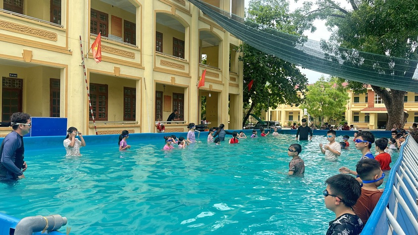 Hồng Sơn khai mạc lớp phổ cập bơi phòng, chống đuối nước, tai nạn thương tích cho trẻ em hè năm 2026