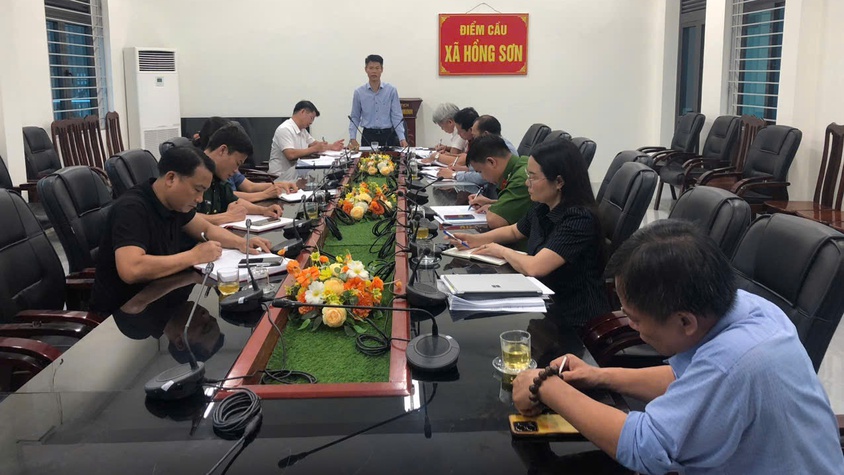 UBND xã Hồng Sơn giao ban đánh giá kết quả thực hiện nhiệm vụ tháng 5, triển khai nhiệm vụ trọng tâm tháng 6 năm 2026