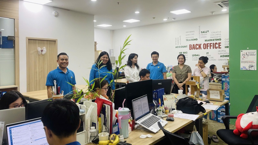 CÔNG ĐOÀN PHƯỜNG CẦU GIẤY TỔ CHỨC THĂM HỎI, TẶNG QUÀ HỖ TRỢ ĐOÀN VIÊN, NGƯỜI LAO ĐỘNG MẮC BỆNH HIỂM NGHÈO QUA CHƯƠNG TRÌNH “NHỮNG MÓN QUÀ TỪ ĐẠI HỘI XIV CÔNG ĐOÀN VIỆT NAM”