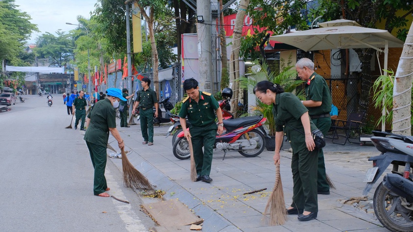 Phường Chương Mỹ ra quân hưởng ứng phong trào thi đua “Toàn dân chung tay bảo vệ môi trường, vì Thủ đô xanh - sạch - đẹp”