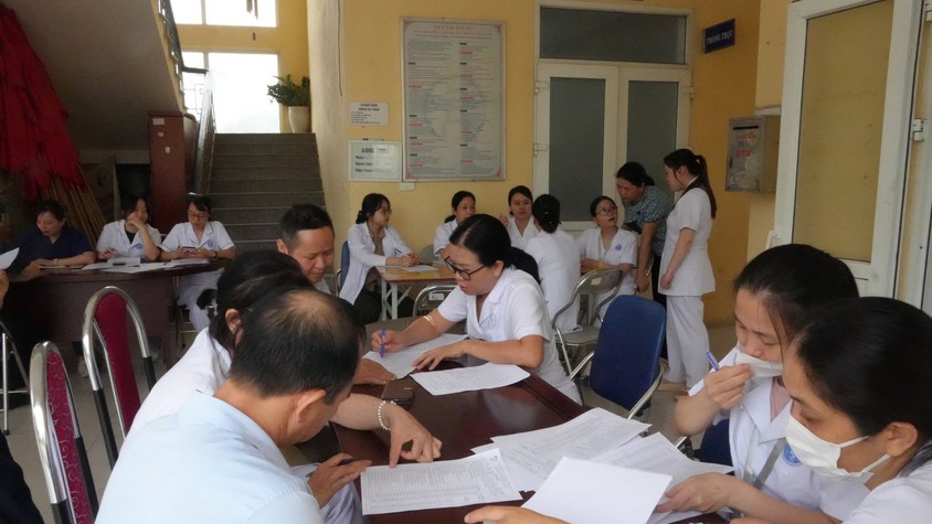 Phường Phú Diễn tổ chức khám sức khỏe định kỳ cho cán bộ, công chức, viên chức và người lao động