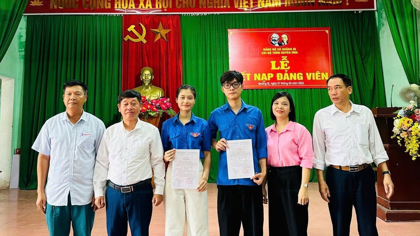 Chi bộ thôn Duyên Ứng kết nạp 2 đoàn viên ưu tú vào Đảng Cộng sản Việt Nam