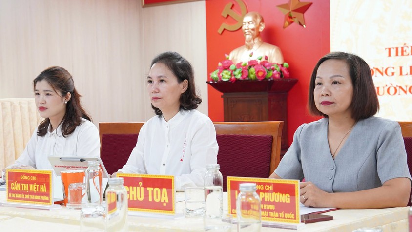 Thường trực HĐND phường Dương Nội tiếp xúc cử tri trước kỳ họp thường lệ giữa năm 2026