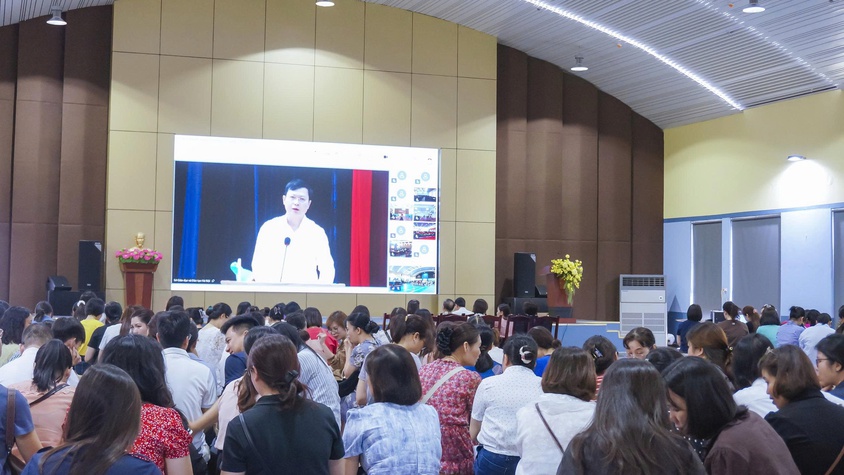 ĐIỂM CẦU UBND PHƯỜNG GIẢNG VÕ THAM DỰ HỘI NGHỊ HƯỚNG DẪN CÔNG TÁC COI THI KỲ THI TỐT NGHIỆP THPT NĂM 2026
