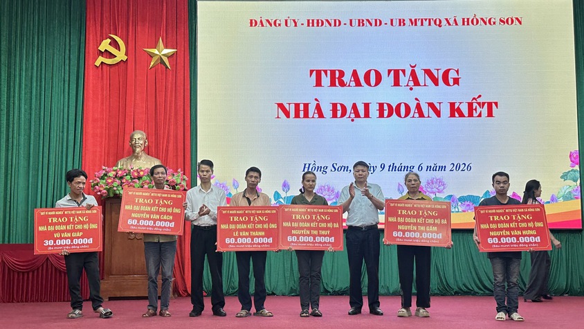 Xã Hồng Sơn sơ kết công tác Mặt trận 6 tháng đầu năm; trao kinh phí hỗ trợ xây dựng nhà Đại đoàn kết và ra mắt Tổ tư vấn phản biện xã hội