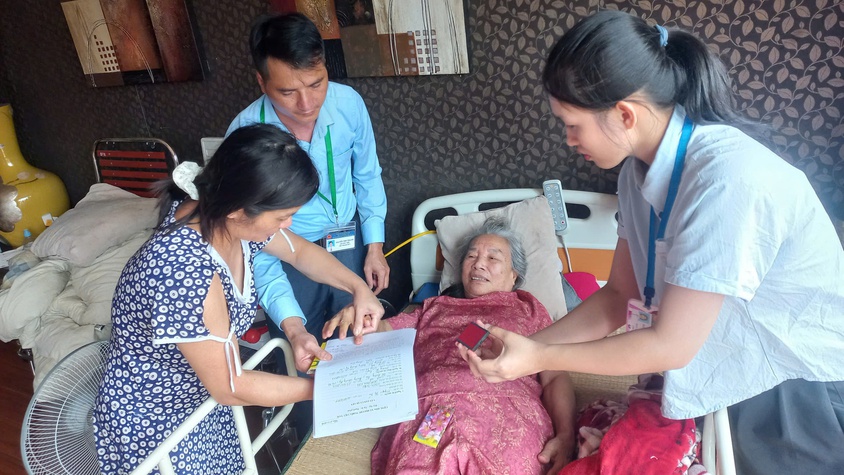 Phường Chương Mỹ: Thực hiện hỗ trợ chứng thực ủy quyền nhận lương hưu, trợ cấp tại nhà cho người cao tuổi, người yếu thế