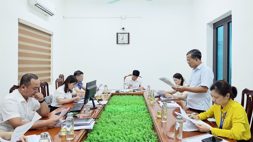 Ban Văn hóa - Xã hội HĐND xã Quảng Bị giám sát việc thực hiện chính sách trợ cấp hưu trí xã hội