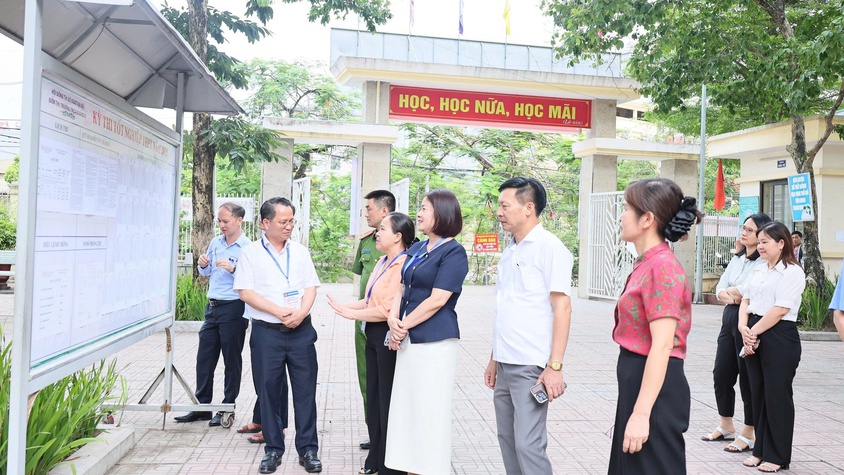 Kiểm tra công tác chuẩn bị Kỳ thi tốt nghiệp THPT năm 2026 tại điểm thi trường THCS Quảng Bị