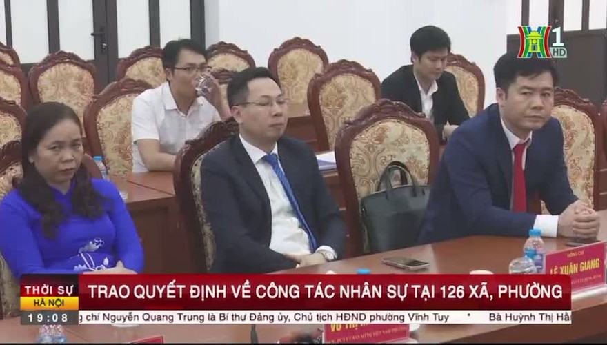 Trao quyết định về công tác nhân sự của xã Liên Minh