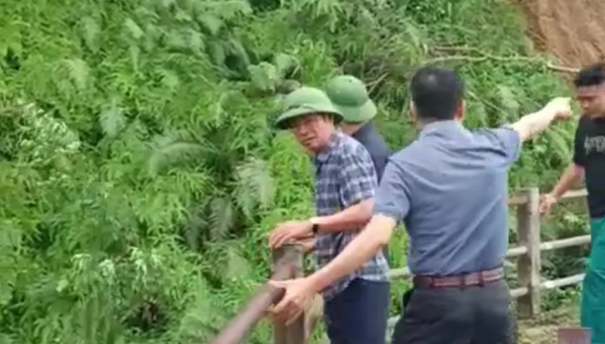 Lãnh đạo xã Đoài Phương kiểm tra công tác phòng thủ, ứng phó với bão số 3