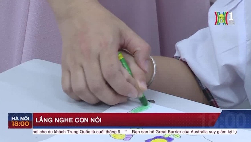 Ngày đầu làm quen với trường lớp của HS lớp 1 trường Tiểu học Vĩnh Tuy

