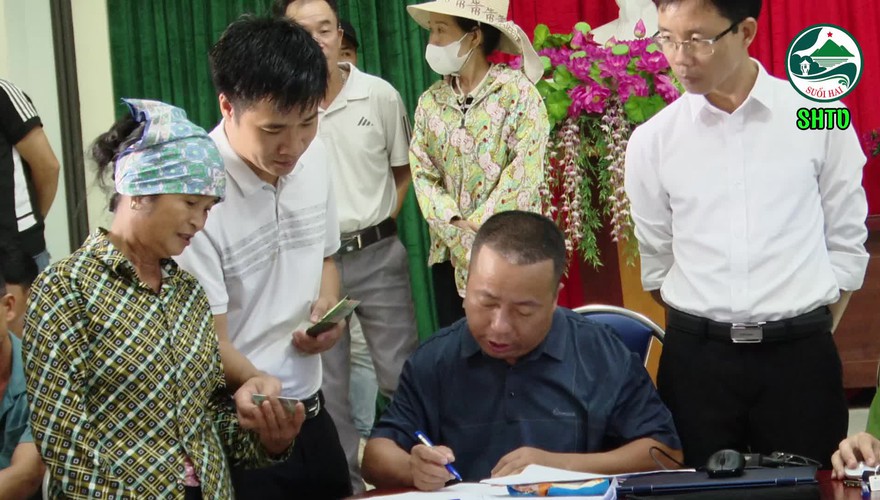 Niềm vui ngày hội trao quà tết độc lập tại xã Suối Hai