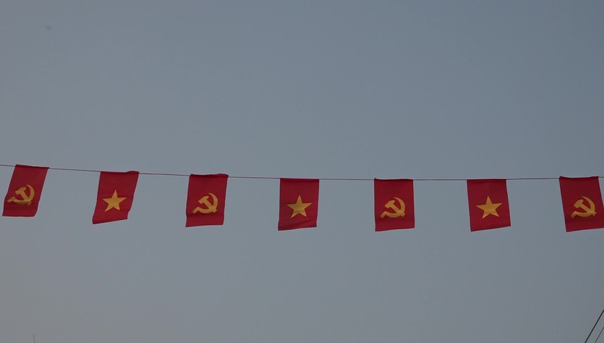 Trong những ngày này, không khí thi đua chào mừng Đại hội Đảng toàn quốc lần thứ XIV và Tết Nguyên đán Bính Ngọ 2026 đã lan tỏa trên khắp các thôn, xóm, khu dân cư... của xã đảo Minh Châu.