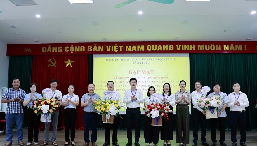 XÃ ĐA PHÚC - GẶP MẶT KỶ NIỆM NGÀY TRUYỀN THỐNG CÁC NGÀNH, CÔNG TÁC ĐẢNG VÀ NGÀY THÀNH LẬP HỘI NÔNG DÂN VIỆT NAM