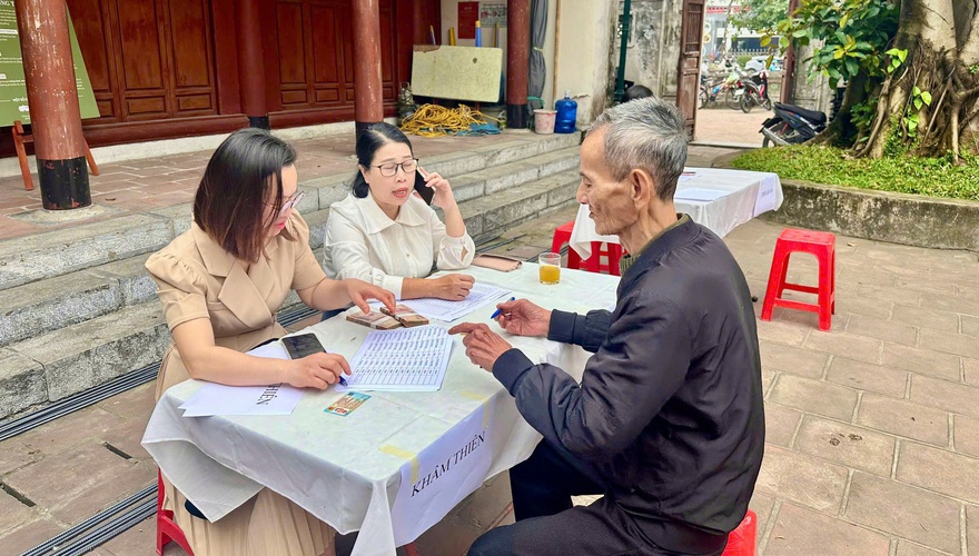 UBND PHƯỜNG VĂN MIẾU – QUỐC TỬ GIÁM TRIỂN KHAI TẶNG QUÀ CHO ĐỐI TƯỢNG CHÍNH SÁCH NHÂN DỊP ĐẠI HỘI ĐẢNG TOÀN QUỐC LẦN THỨ XIV VÀ TẾT NGUYÊN ĐÁN BÍNH NGỌ 2026