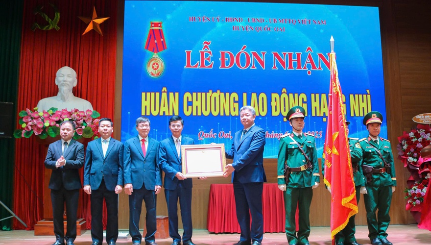 Quốc Oai vinh dự đón nhận Huân chương lao động hạng Nhì