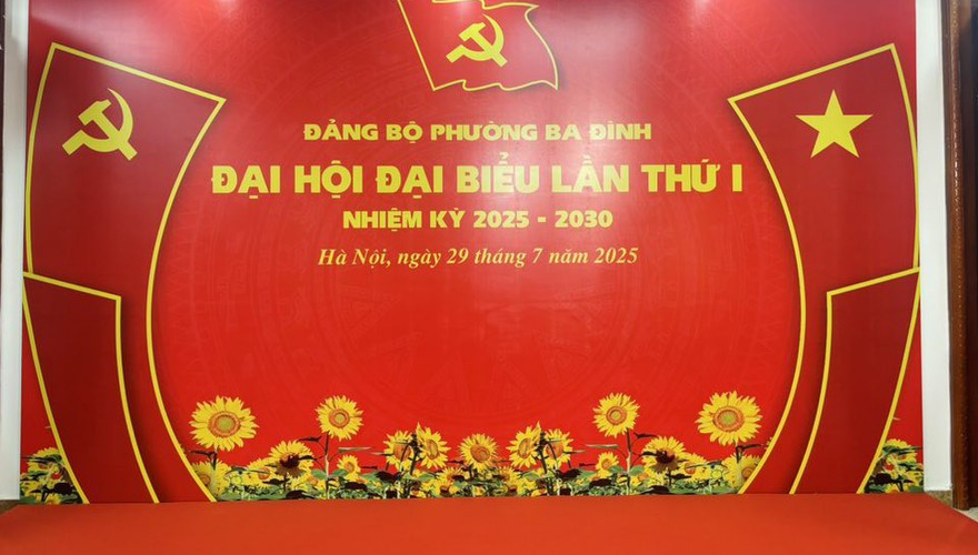 CHÙM ẢNH: PHƯỜNG BA ĐÌNH RỰC RỠ CỜ HOA CHÀO MỪNG ĐẠI HỘI ĐẠI BIỂU ĐẢNG BỘ PHƯỜNG LẦN THỨ I, NHIỆM KỲ 2025–2030