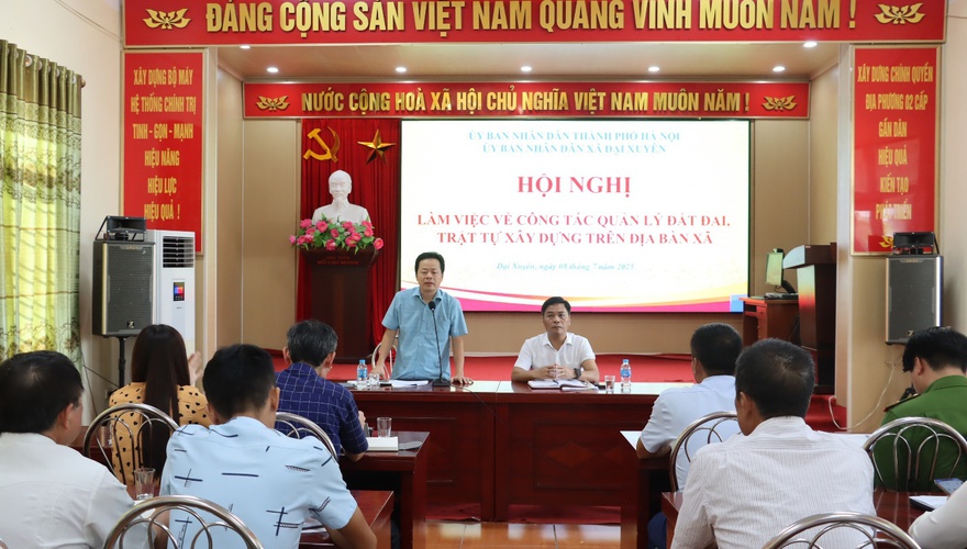 Một số hình ảnh tại hội nghị làm việc về công tác quản lý đất đai, trật tự xây dựng trên địa bàn xã