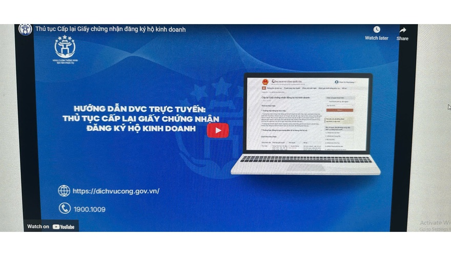 Hướng dẫn người dân làm thủ tục 