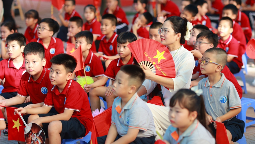 Rộn ràng không khí khai giảng năm học mới tại phường Ngọc Hà