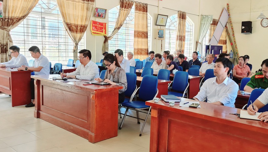 CÁC ĐỒNG CHÍ THƯỜNG TRỰC ĐẢNG ỦY XÃ QUỐC OAI DỰ SINH HOẠT CHI BỘ CÁC THÔN