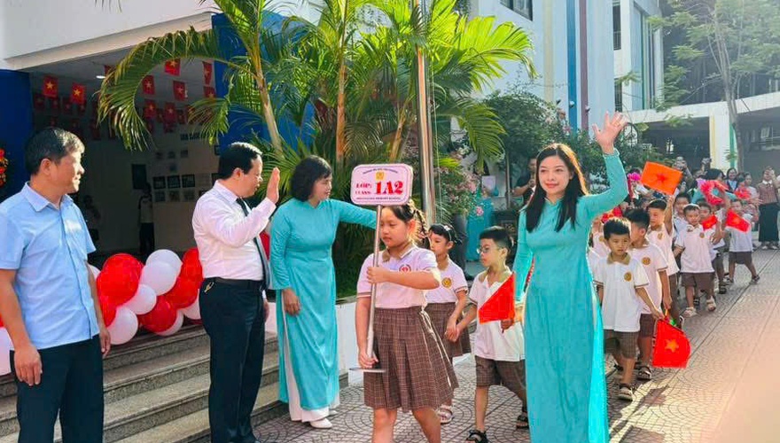 UBND PHƯỜNG VĂN MIẾU – QUỐC TỬ GIÁM CHÚC MỪNG LỄ KHAI GIẢNG NĂM HỌC 2025 – 2026 TẠI CÁC TRƯỜNG TRÊN ĐỊA BÀN