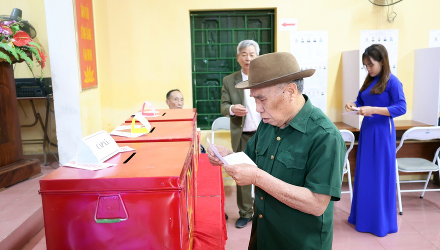 Tin truyền hình: Cử tri xã Hòa Phú tham gia bầu cử đạt 99,44%